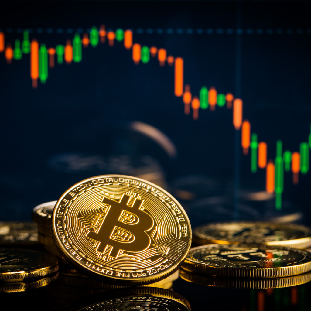 Bitcoin se Recupera Após Forte Queda: Impactos Políticos e Cenário Econômico Moldam o Mercado