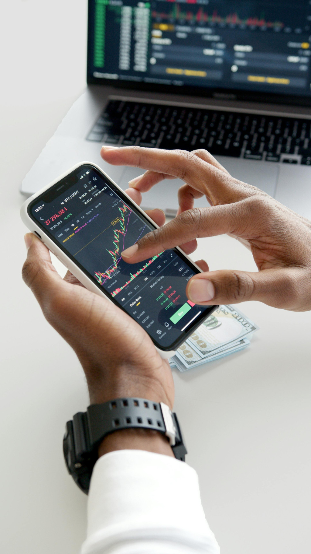 Bolsa de Valores em alta: Novo recorde de pontos e dólar em queda